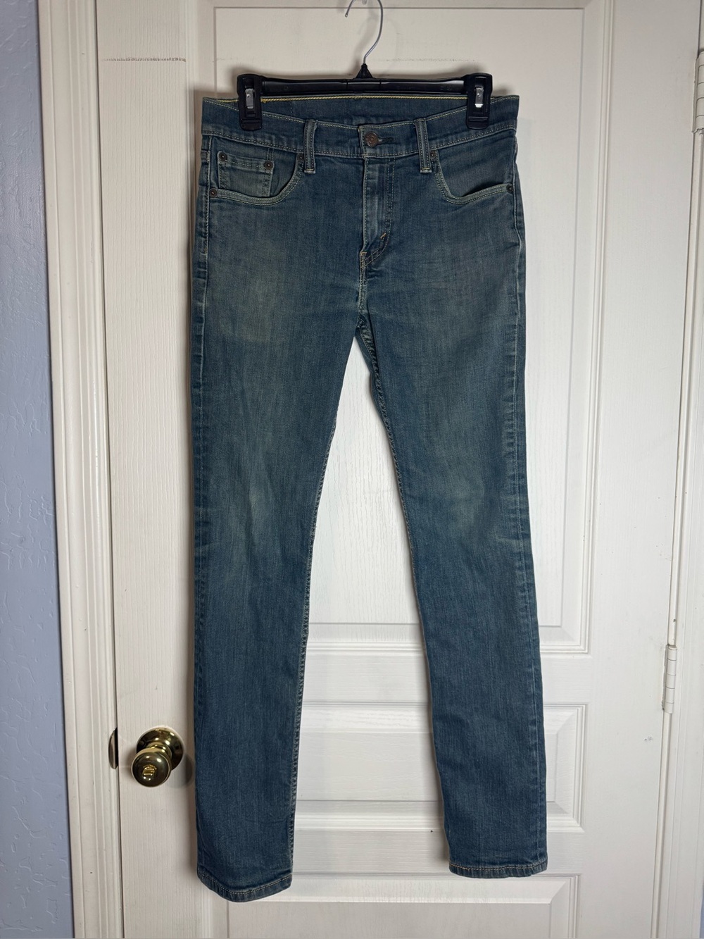 Levi's Slim Men's Jeans in Medium Blue Wash
